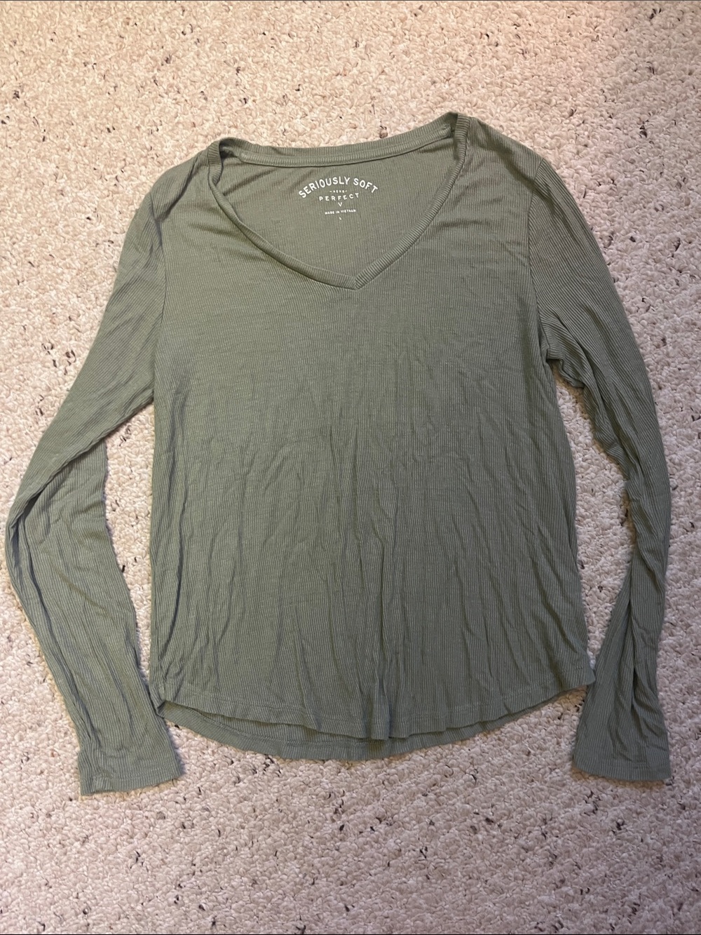 Women’s v neck long sleeve top